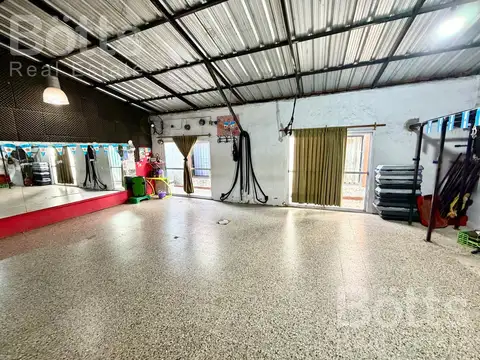 Casa 3 ambientes con 2 baños
