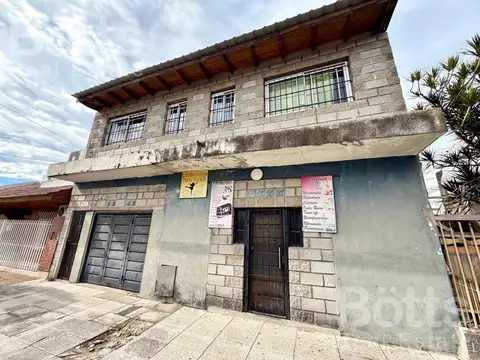 Venta casa con gimnasio y centro de estetica