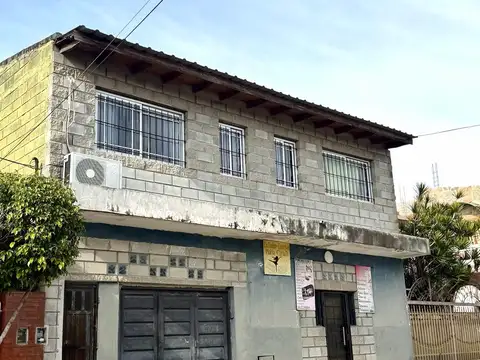 Venta casa con gimnasio y centro de estetica