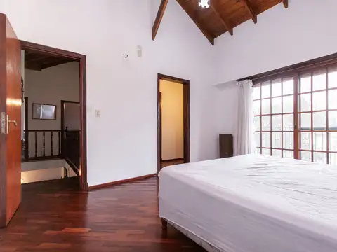 Casa en Venta con 3 cocheras