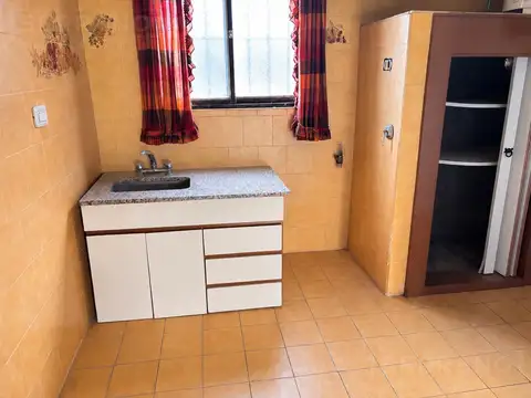 Casa en Alquiler con 7 cocheras