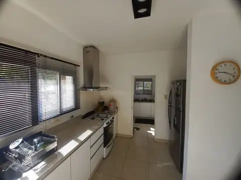 Casa 4 ambientes con 3 baños