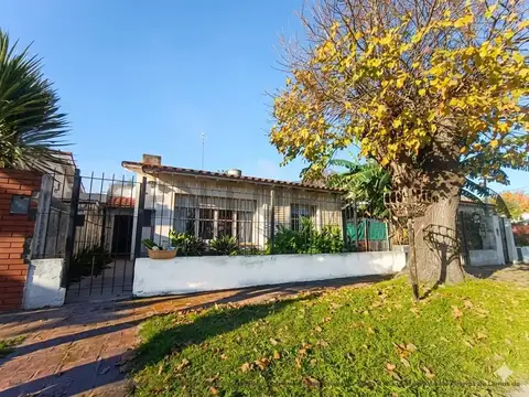Chalet 4 AMBIENTES - patio cochera triple