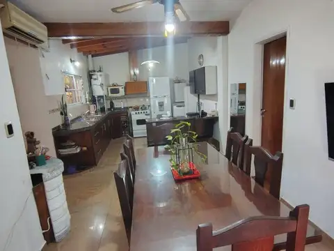 Casa 10 ambientes con 3 baños