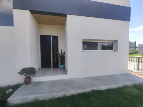 Casa en venta 7 ambientes en Haras Santa María