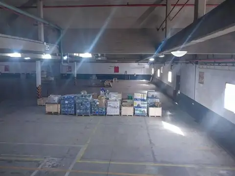 Excelentes naves industrial de 3000 m2 cubiertos en Hurlingham
