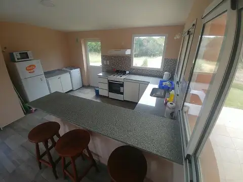 Casa 4 ambientes con 2 baños