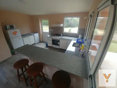 Casa 4 ambientes con 2 baños