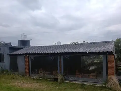 Casa 2 ambientes con 1 baño