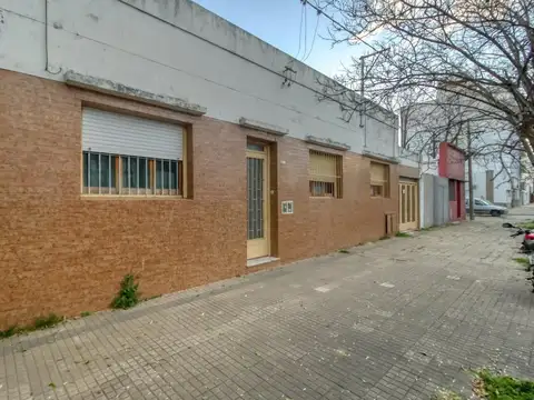 CASA EN VENTA LA PLATA 3 DORMITORIOS