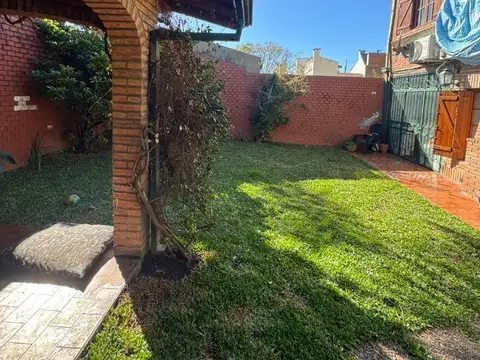 Casa 4 ambientes con 4 baños