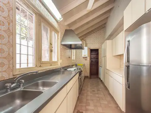 Casa en Venta con 6 cocheras