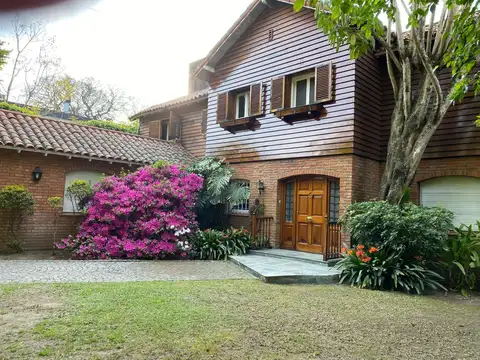 Casa en venta en Martinez, de Libertador al rio, muy lindo.