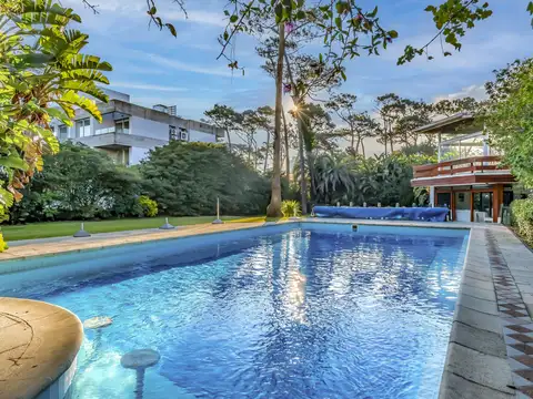 CASA ALQUILER ANUAL PLAYA MANSA PUNTA DEL ESTE