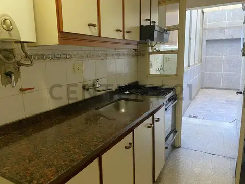 VENTA DEPARTAMENTO DE 2 AMBIENTES CON PATIO  - APTO CRÉDITO - FLORES NORTE