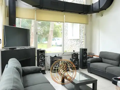 Casa 5 ambientes con 3 baños