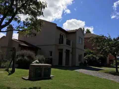 Casa en Alquiler de 3 dormitorios