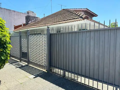 Venta casa Quilmes Oeste, 4 ambientes, 3 dorm, 2 baños