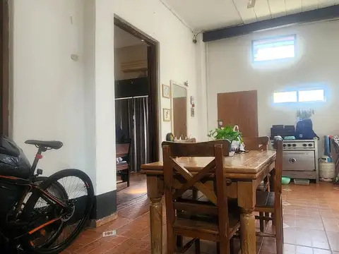 Casa 7 amb. Terraza. Parrilla. Venta. Paternal