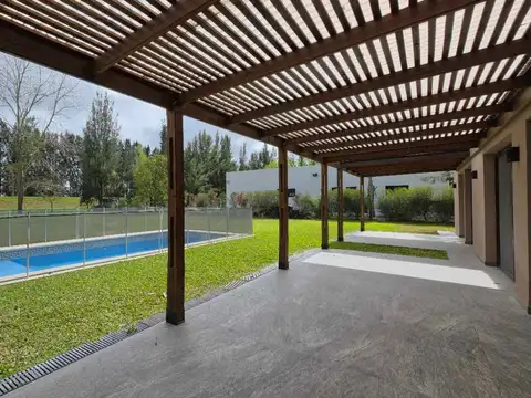 CASA EN VENTA MIRALAGOS