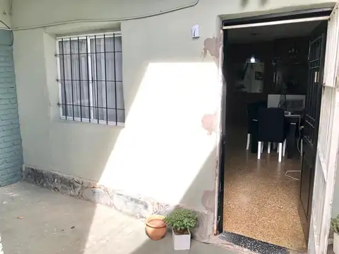 Casa 6 ambientes con 2 baños