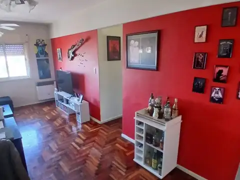 4 AMBIENTES FRENTE  CON BAÑO Y TOILETTE