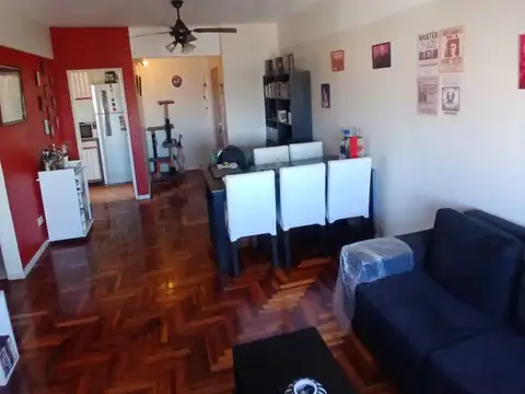 4 AMBIENTES FRENTE  CON BAÑO Y TOILETTE