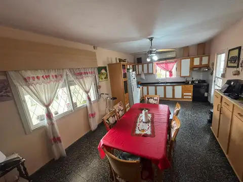 CASA CON AMPLIO TERRENO EN CORONDA