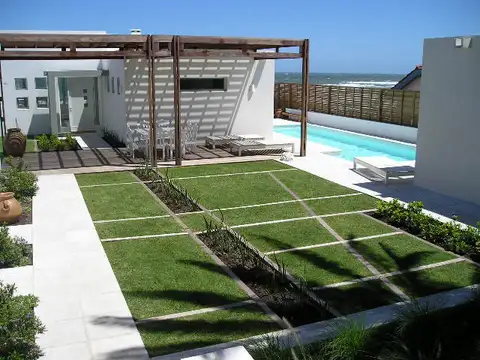 Casa 5 ambientes con 4 baños