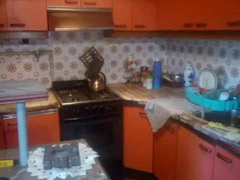 Casa 4 ambientes con 2 baños