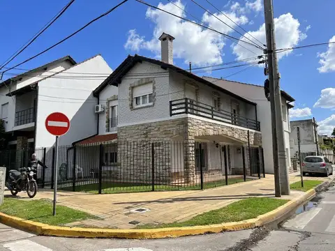 Casa 4 ambientes   dependencia en venta en Olivos