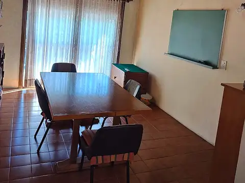 Oficina no comercial, con baño.