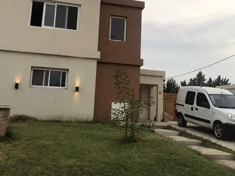 CASA 4 AMBIENTES EN COMPLEJO "CASAS DE SAN PATRICIO".  contacto 1535710429