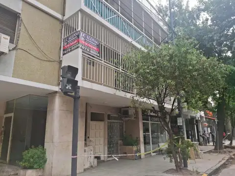 Departamento de 3 ambiente al frente, con dep y balc corrido