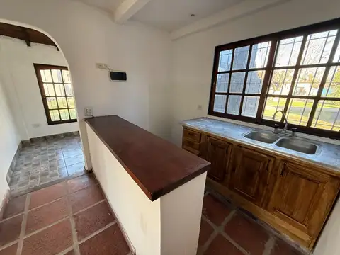 Casa 3 ambientes con 1 baño