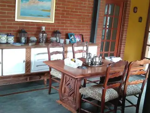 Casa 6 ambientes con 2 baños