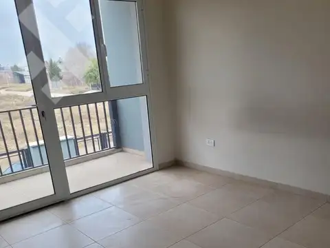 Casa en Alquiler con 2 cocheras