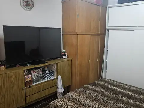 2 Departamentos en Block - 211m - 77m Cubiertos - 4 Dormitorios - No Paga Expensas