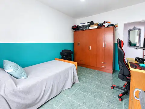 VENTA CASA  5 AMB C/PATIO Y COCHERA-BURZACO