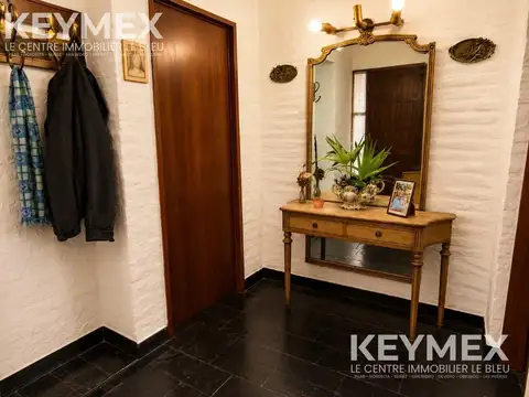 Casa 9 ambientes con 4 baños