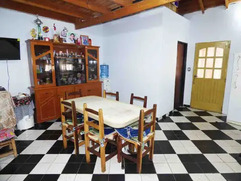 Casa 4 ambientes con 2 baños