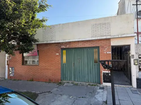 AMPLIA CASA A REFACIONAR