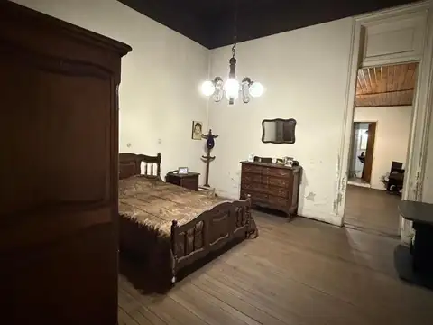 AMPLIA CASA A REFACIONAR