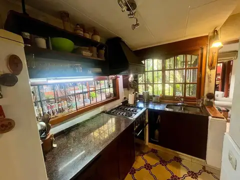 Casa 4 ambientes con 2 baños