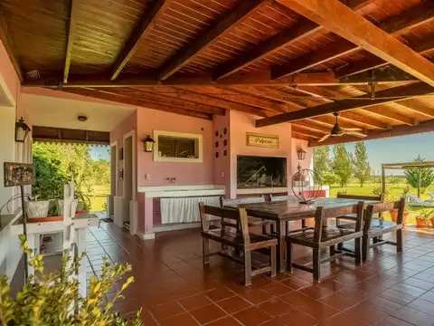 Casa 5 ambientes con 4 baños