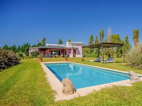 Casa Quinta . Venta . Chacras de Olivia . Lima . Zárate . GBA Zona Norte