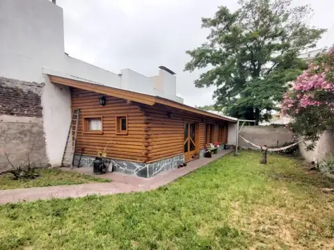 Casa 8 ambientes con 3 baños