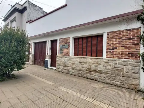 Casas en venta - 5 dormitorios 4 baños - Cocheras - Necochea