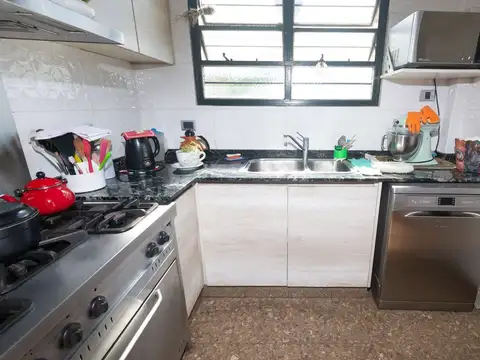 Casa 6 ambientes con 4 baños