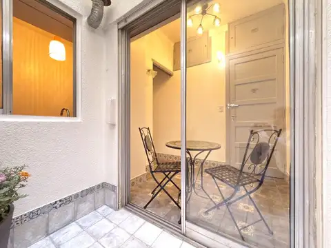 VENTA PH 2 AMBIENTES CON PATIO EN COLEGIALES - RECICLADO A NUEVO APTO CREDITO